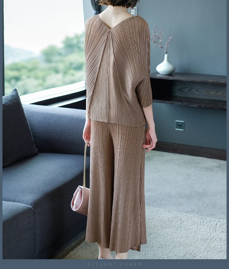 

Miyake new Style v-neck three quarter T-shirt in the fold ankle-length pants two-piece outfit IN STOCK