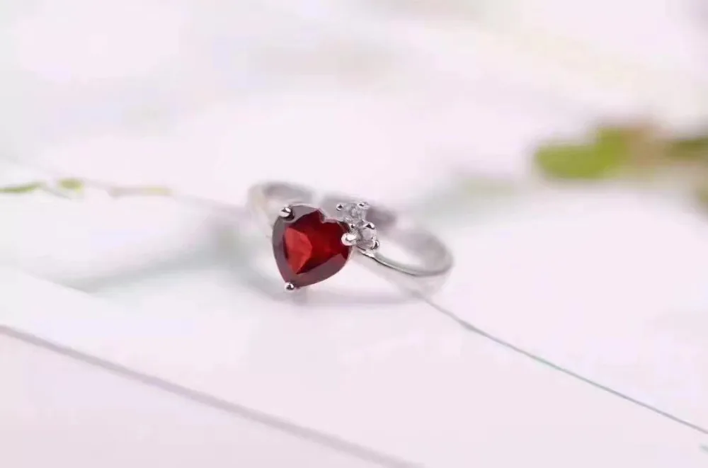 Кольцо с натуральным гранатом настоящее Серебро s925 пробы натуральное 7*9 мм