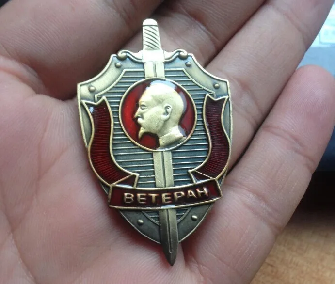 Копия знака Дзержинского ветерана КГБ. Советская медаль СССР|badge badges|badges militarybadges
