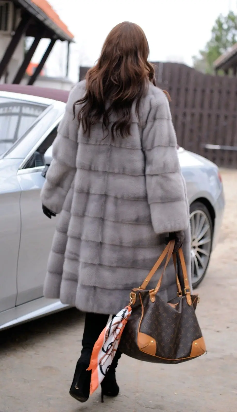 Fashion Mink Fur Coats For Women Real Fur Jackets Slim Overcoats Warm Stand Collar Nature Mink Capped Winter Tops MKW-228