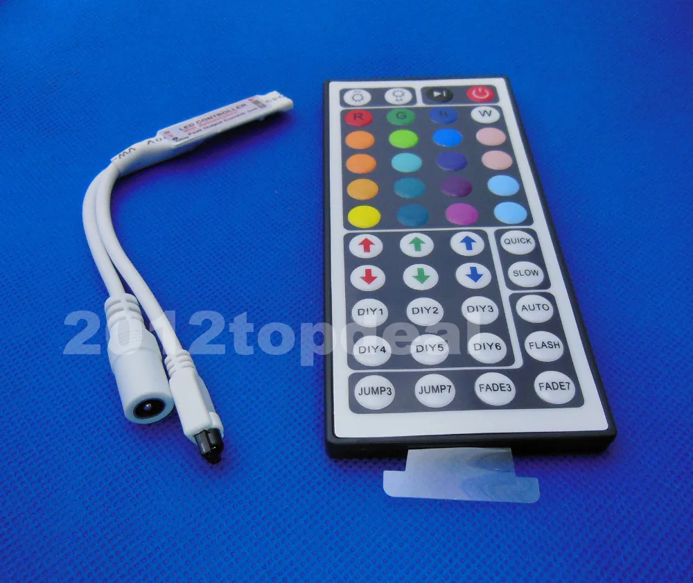 Гибкая светодиодная лента SMD 5 м 3528 RGB 300 + 44 клавиши ИК источник питания 12 В 2 А |