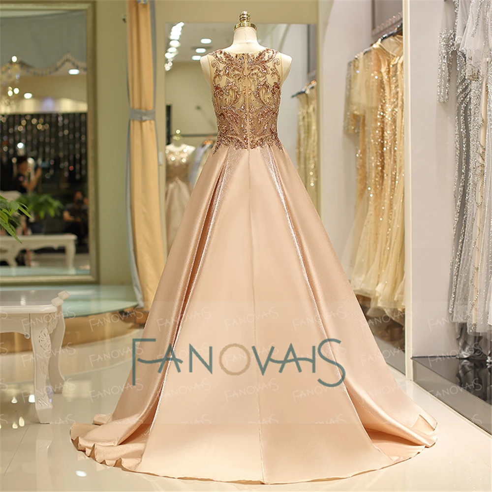 Вечернее платье длинное а-силуэта с сатиновым топом и бусинами 2019 | Свадьбы