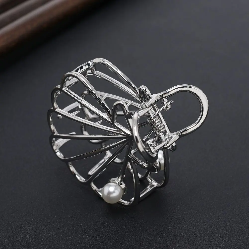 

Big Hollow Shell Pearl Hair Claw Clip Gifts For Women Girl 4 Colors Fashion Pin