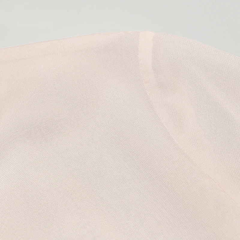 Весеннее женское платье с рукавом фонариком цветочной вышивкой и отложным