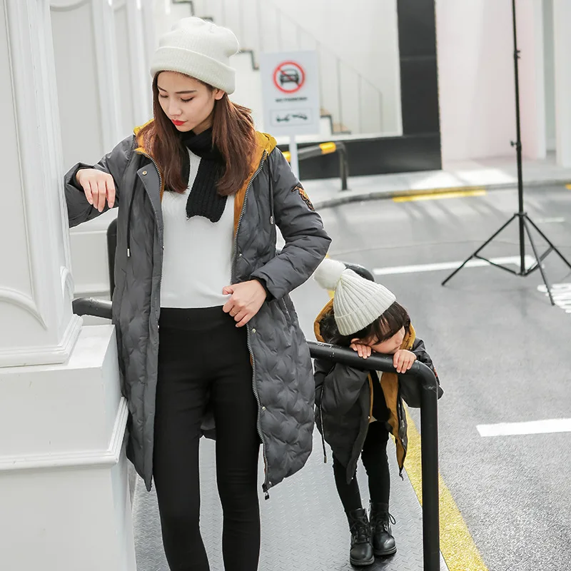 Зимняя одежда для мамы и дочки 2018 хлопковые куртки наряды ребенка подходящий