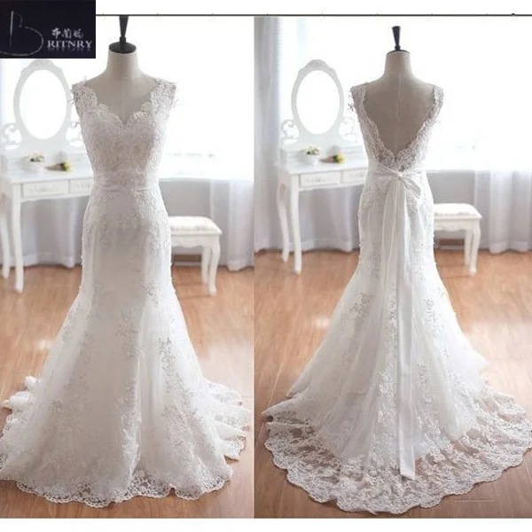 Сексуальное платье с v-образным воротом фатиновой юбкой со шлейфом средней длины