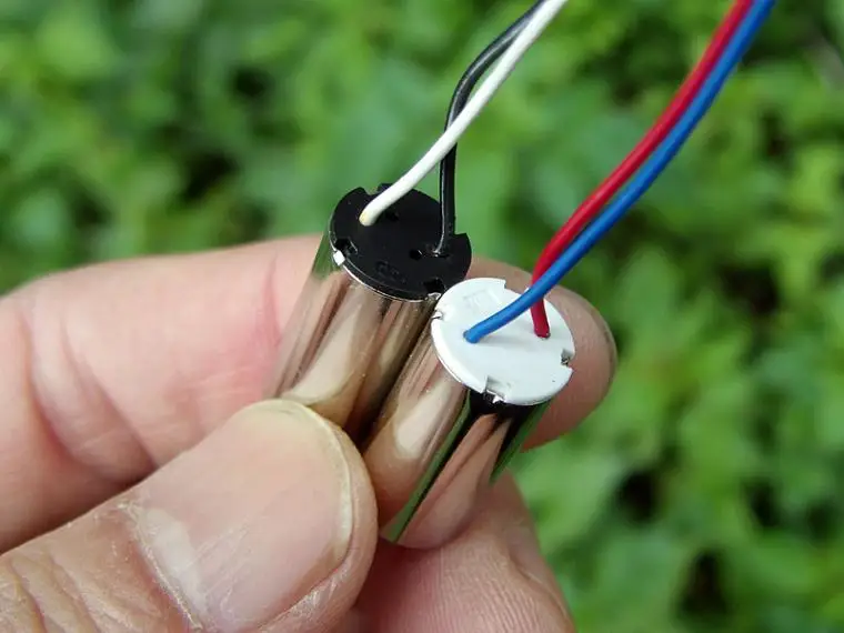 Free shipping 2 pcs 10*20.7mm DC3.7V 40000 RPM Miniature Hollow Cup Motor with optional propeller for flight model/toy/DIY etc. |