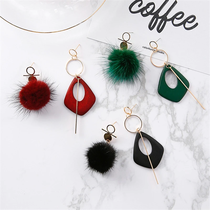 

8SEASONS Fashion Jewelry Ear Stud Earrings Wood Geometric Plush Ball Pompom Pendants Trendy For Women, 1 Pair