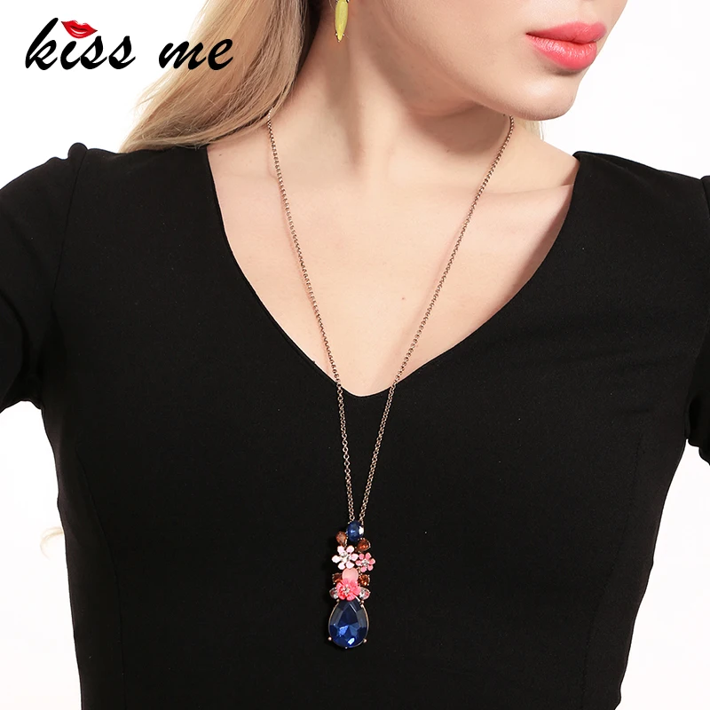 Женское ожерелье с подвеской KISS ME модное дизайнерское из полимера и цинкового
