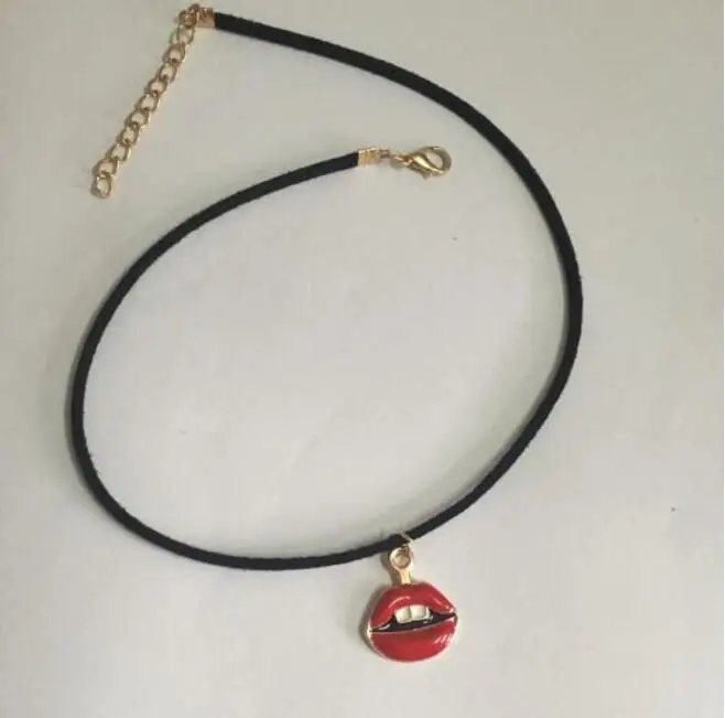 Женское бархатное ожерелье до ключицы готическое из бархата с зубцами губ xl 053 90