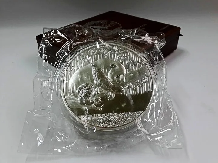 Памятная Серебряная монета в виде китайской панды 1 кг с COA и коробкой для