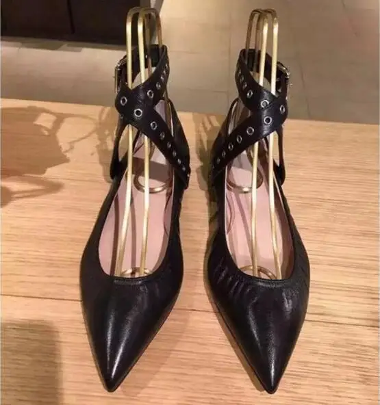 Лидер продаж осень 2017 г. балетки в европейском стиле с заклепками заостренный