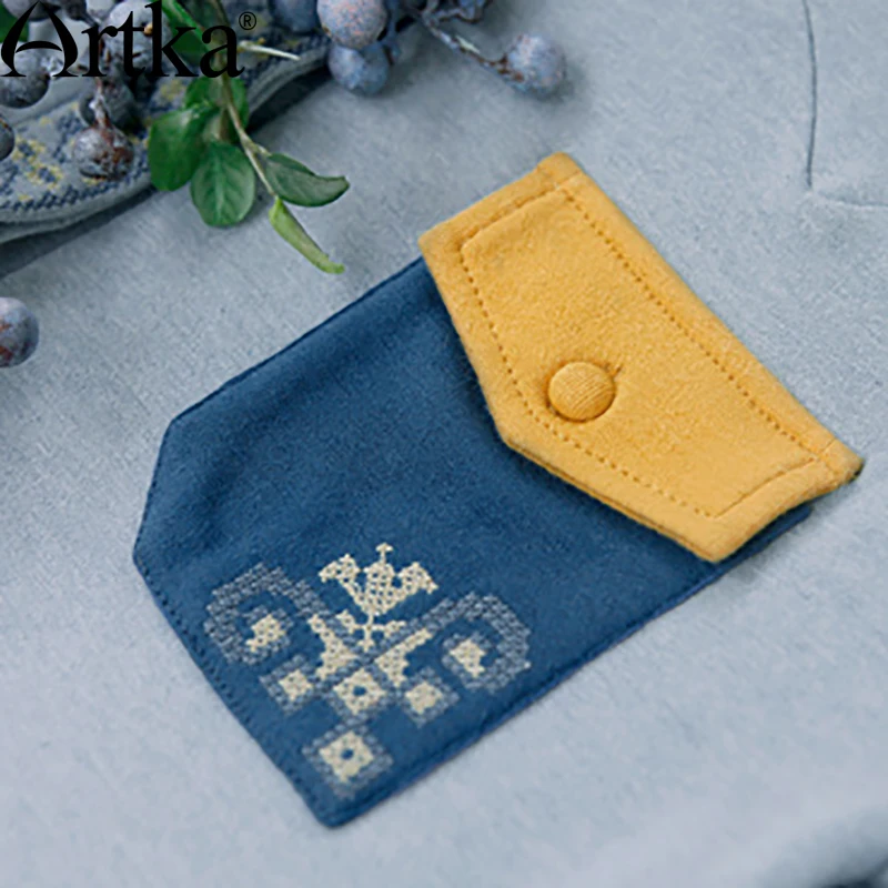 

ARTKA Women's Classic Comfortable Embroidery Winter Thickening Ultralarge Female Elastic T-Shirt TA10330Q