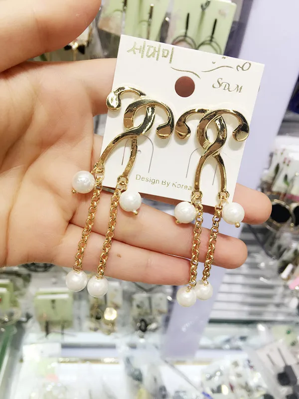 Серьги-пусеты в Корейском стиле с золотыми длинными кисточками и жемчугом |