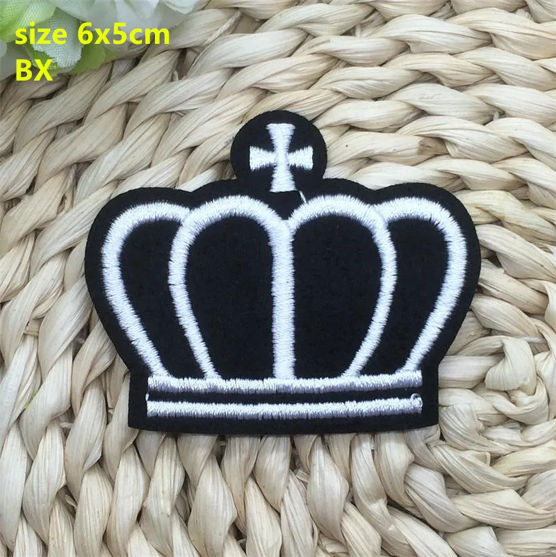 

Free Shipping 10 pcs Black and White Crown embroidered fabric patches iron on hotfix or sew on garment cloth patch (BX)