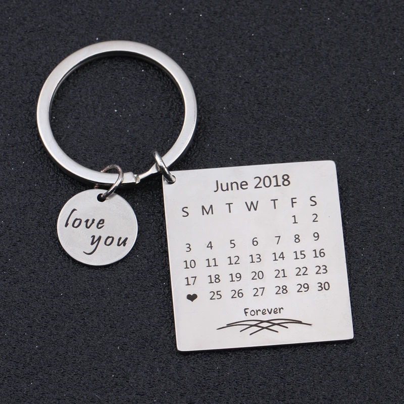 Брелок с гравировкой Forever Love Calender можно персонализировать на заказ день рождения