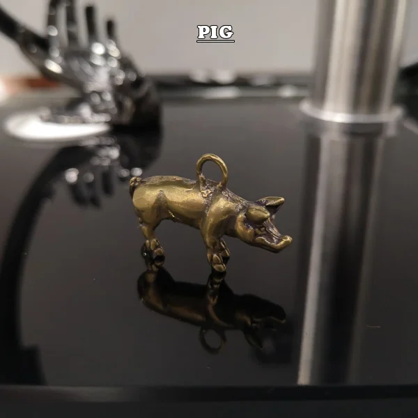 Pig Мини ретро латунный животный Статуэтка медный верблюд украшение стола орнамент домашний офисный стол Декоративная скульптура карманная ручная игрушка подарок - Цвет: Pig