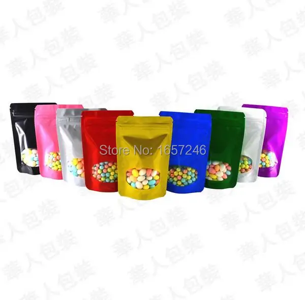 Маленький черный пакет из алюминиевой фольги с застежкой-молнией и прозрачным