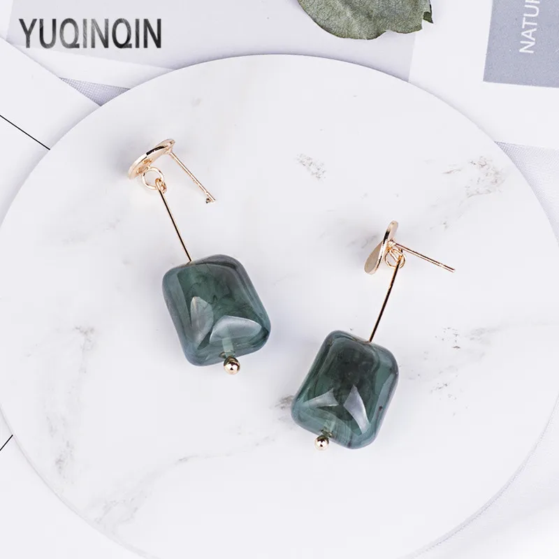 YUQINQIN модные свисающие серьги для женщин акриловые ювелирные изделия длинные