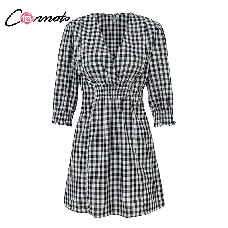 Милое осеннее летнее короткое винтажное платье белого и черного цвета в клетку с