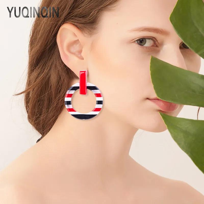 YUQINQIN модные полимерные Висячие серьги для женщин 2018 акриловые геометрические