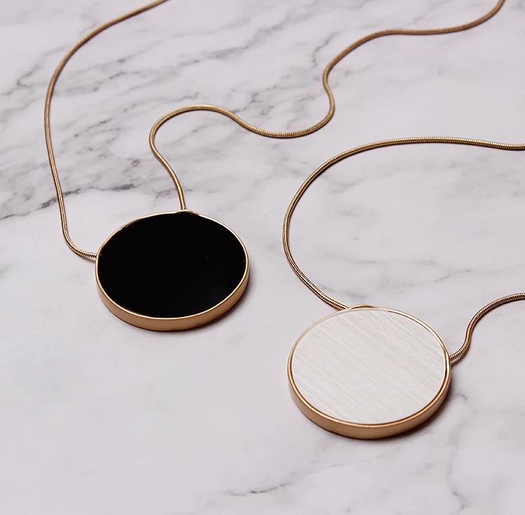 [EAM] New Fashion Temperament Black Circle Crystal Pendant Sweater Necklace Women's Accessories S#N43400