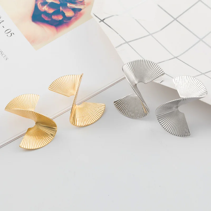 

ES2165 Retro Geometric S-type Earrings Fashion Personality Irregular Fan-shaped Alloy Earrings For Women Jewelry Accessories