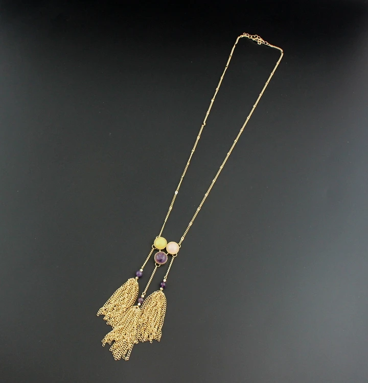 Женское длинное ожерелье с кисточками круглыми цепочками из натурального камня