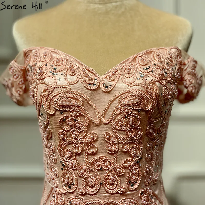 Настоящая фотография розовые вечерние платья без рукавов с жемчужинами и