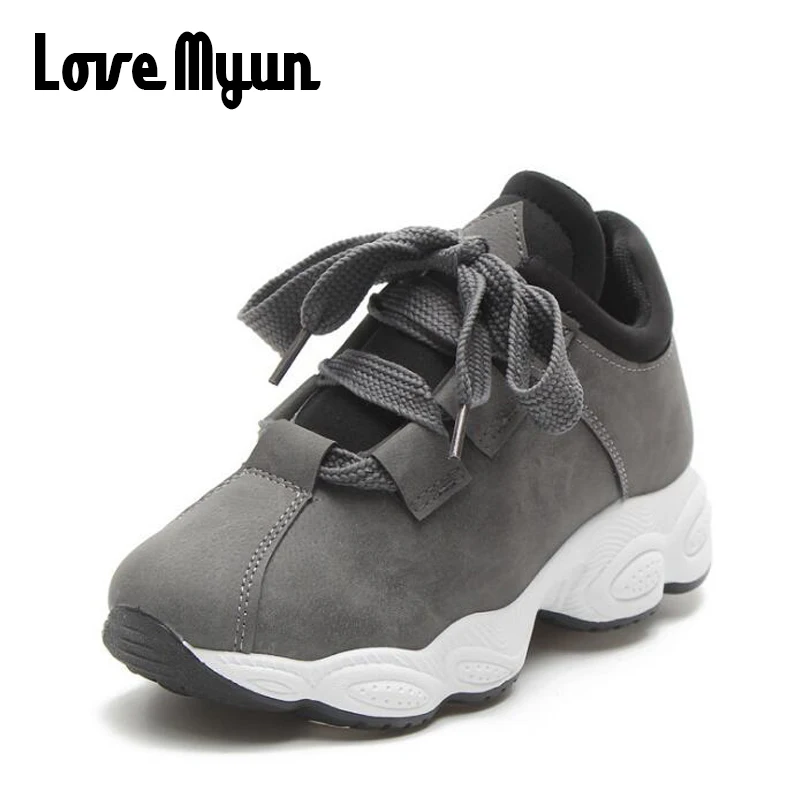 Женские кроссовки на танкетке дышащие кожаные платформе повседневная обувь