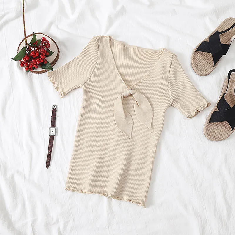 Блузка женская трикотажная однотонная с бантом и V-образным вырезом | Женская