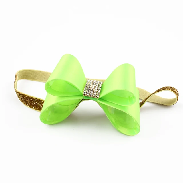 Розовый бантик на белом фоне. Бантик из узкой ленточки. Бантик на подарок. Техника плоский бант. Бантик на белом фоне.