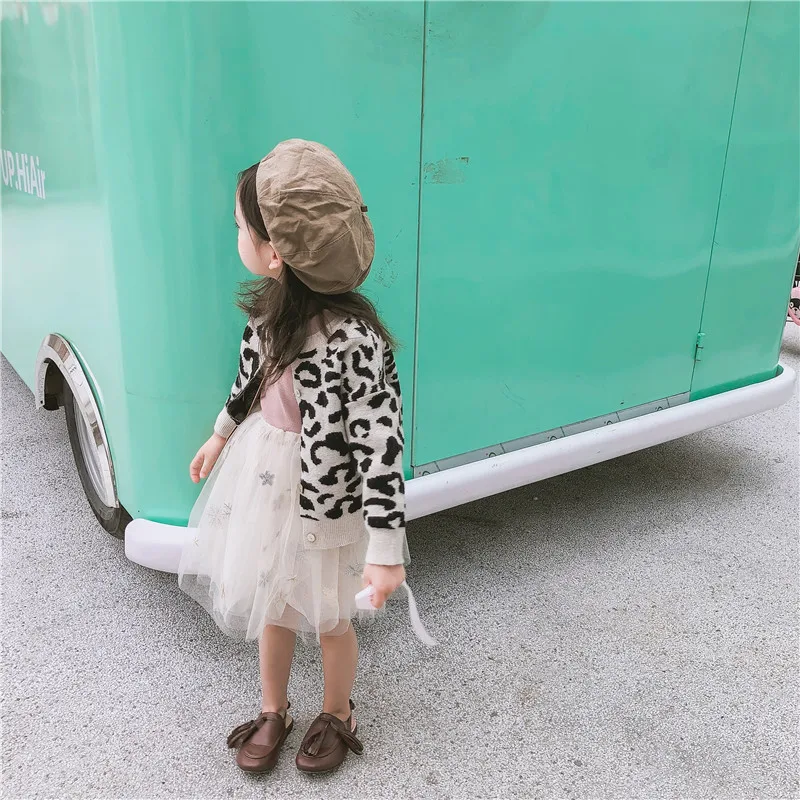 Весна Новые детские Clothig Девушки Leopard вязаный кардиган, Свитера Однобортный малышей Детские свитера куртка От 1 до 6 лет