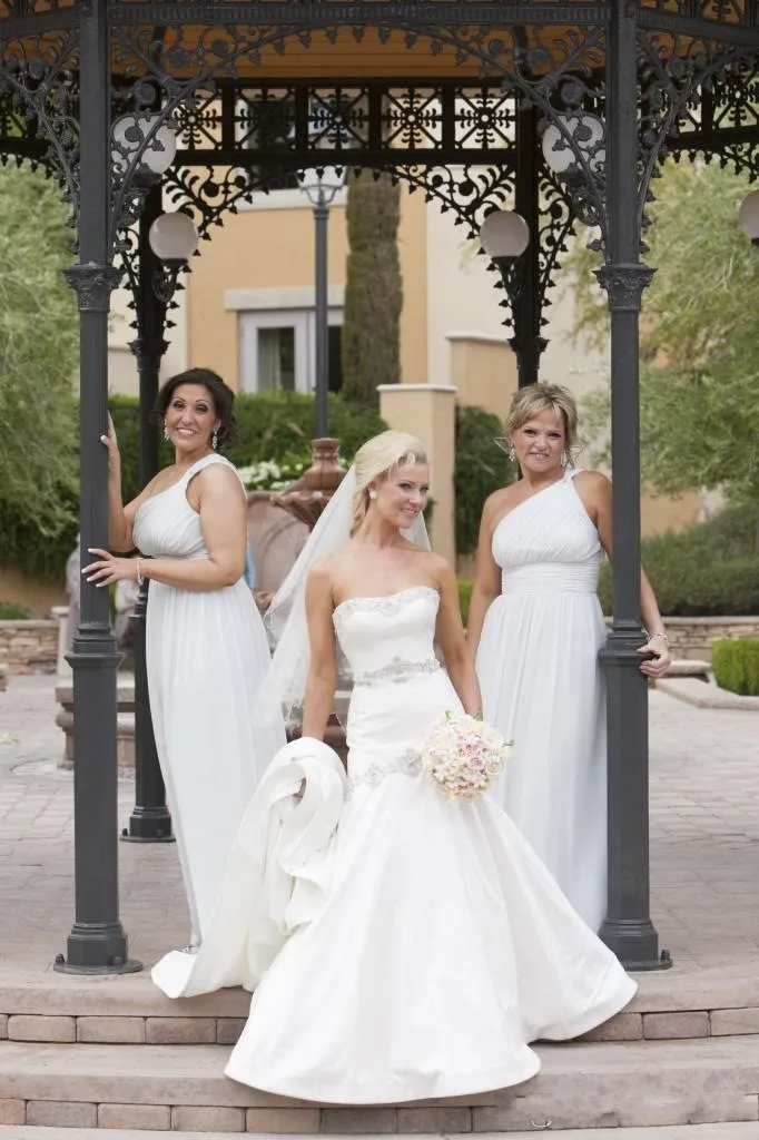 

Distinctive White Chiffon 2017 Bridesmaid Dresses one Shoulder A-Line Floor-length Formal Gowns Maid Of Honor Dress WD44