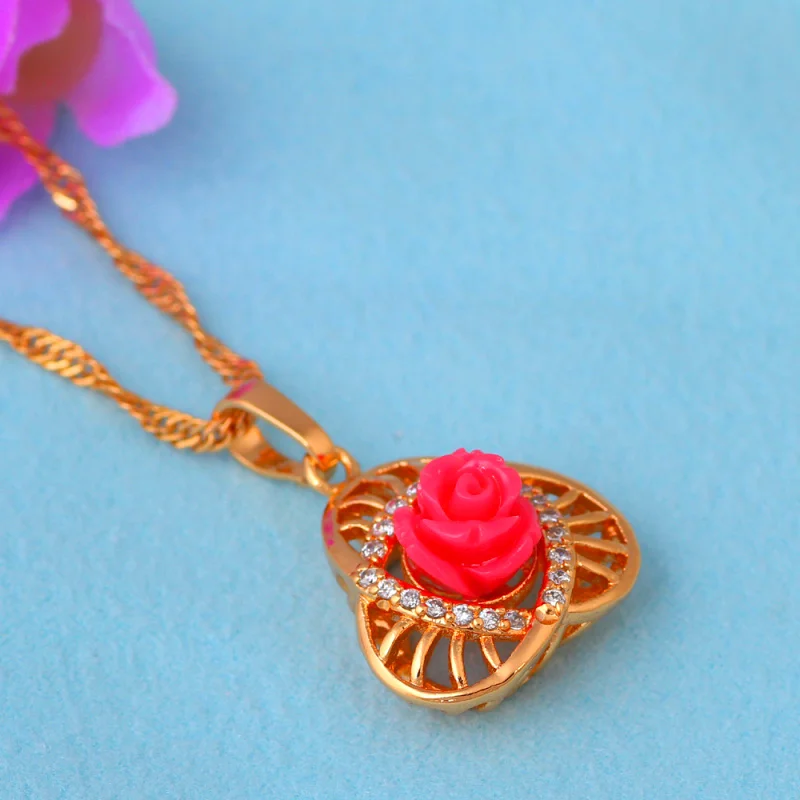 Изящные розовые ожерелья и кулоны розового цвета с цирконием в тон желтого