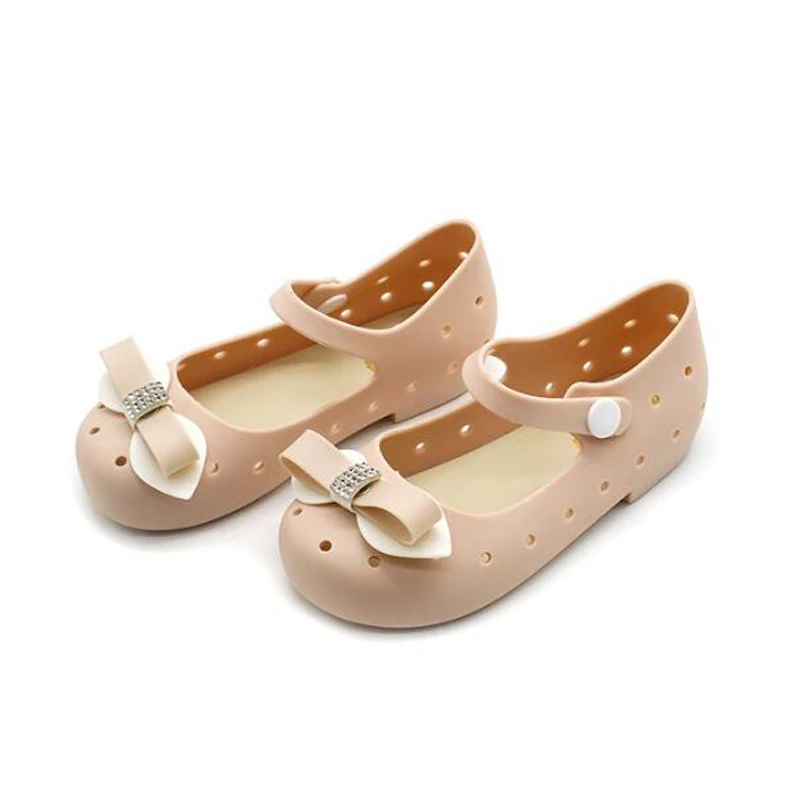 2018 сандалии для девочек новые туфли из мягкой кожи и ПВХ на Плоском Каблуке