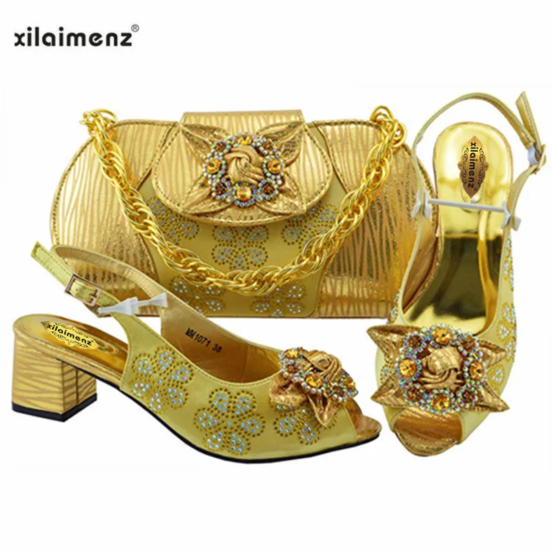 Новая женская обувь фиолетового цвета со стразами на низком каблуке скидка 40