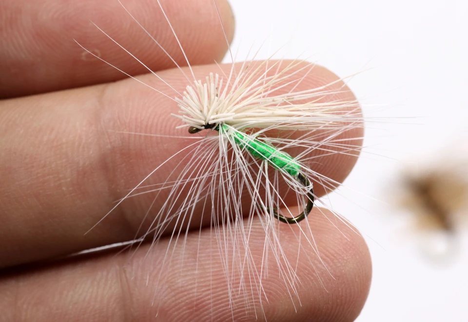 Wifreo 12 шт./кор. нахлыстом, летающая приманка набор "шмель", "+ Caddis цвета: зеленый, коричневый+ комаров комара мухи форель летучей рыбы приманки#12 крюк