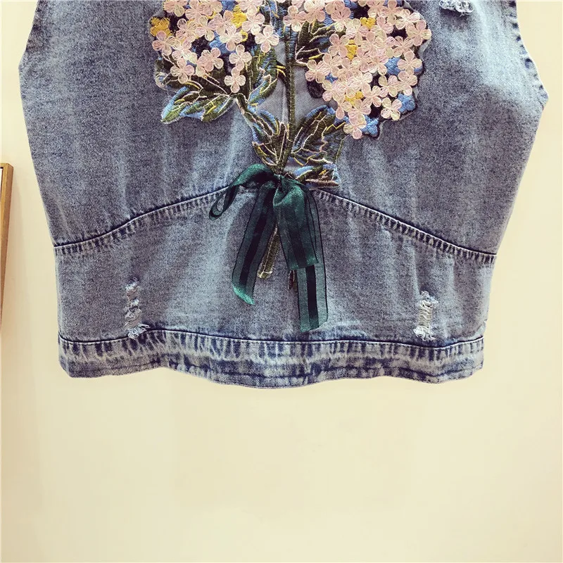 

Women 2019 Spring Autumn Short Denim Vest Vintage Ripped Embroidery Flower Jacket Coats Sleeveless Slim Thin Blue Jeans Vest