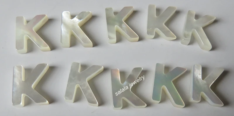 50 шт./лот с надписью K перламутровая оболочка натуральная буквенным принтом