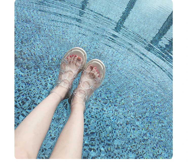 Сандалии из пвх на плоской подошве с открытым носком шикарные пляжные туфли