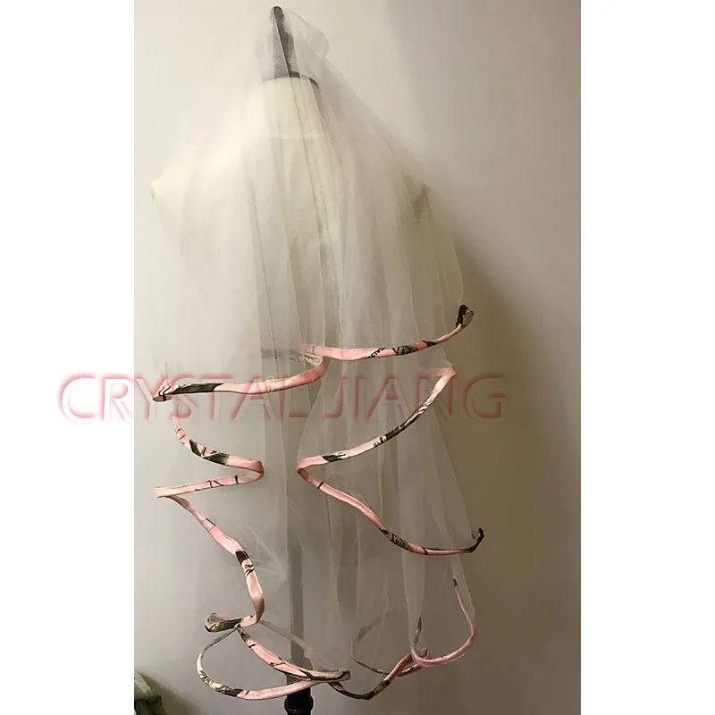 Розовая камуфляжная свадебная фата двухслойная короткая с лентами по краю