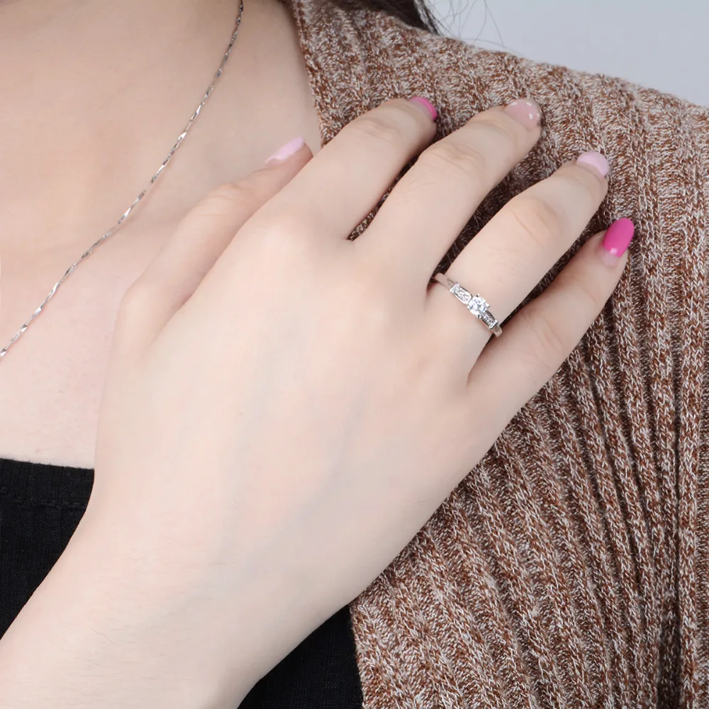 

EUDORA Clear CZ Circle Round Finger Rings for Women Girl Fashion Jewelry Christmas Gift Wedding Party Accessories