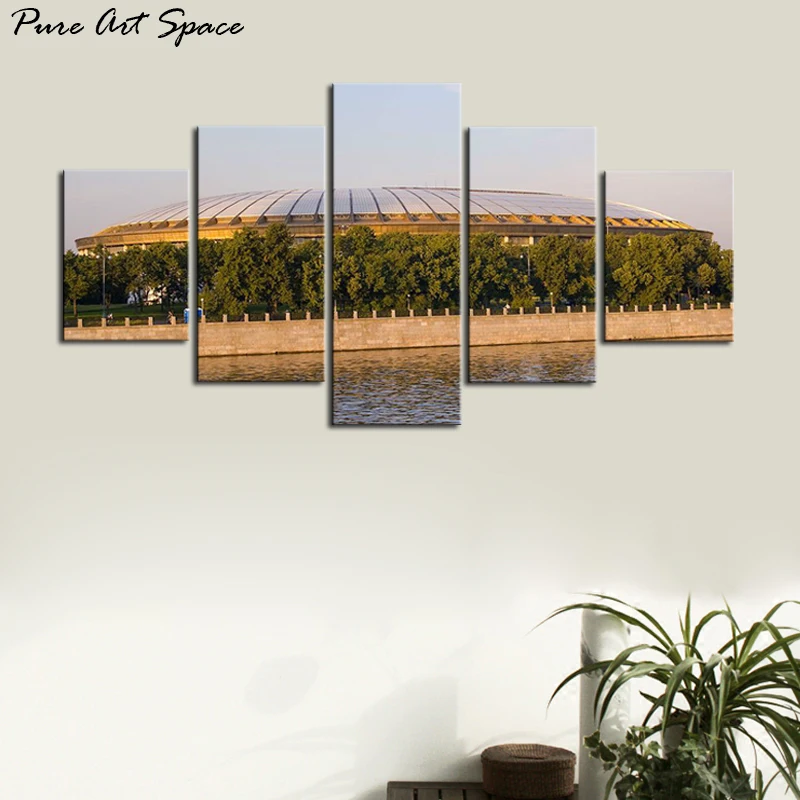 2018 постер здание большая спортивная арена Лужники в Москву Россия стадион