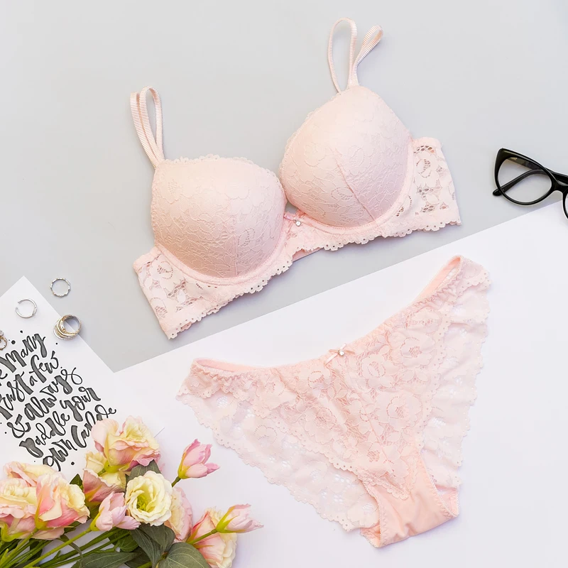 Кружевные бюстгальтеры с подкладкой и трусики женские топы комплекты