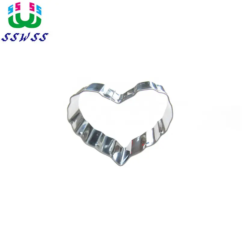 Небольшие романтические инструменты для украшения торта в форме сердца