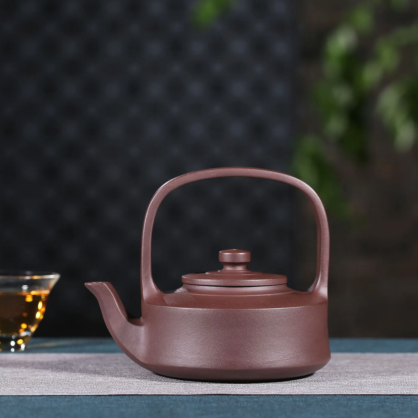 

Yixing Teapot Famous Purple Muddy Water Light Handle Kettle Kungfu Online Travel Tea Set Gift Infusion Of Tea Kettle Wholesale
