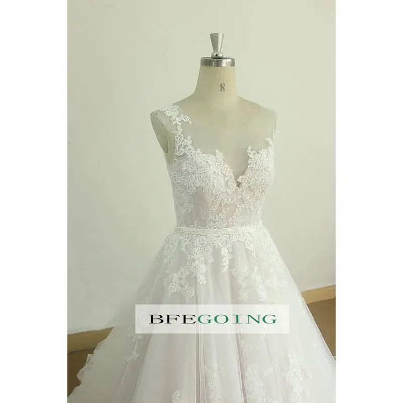 Белое Тюлевое платье трапеция с аппликацией свадебное до пола со шлейфом