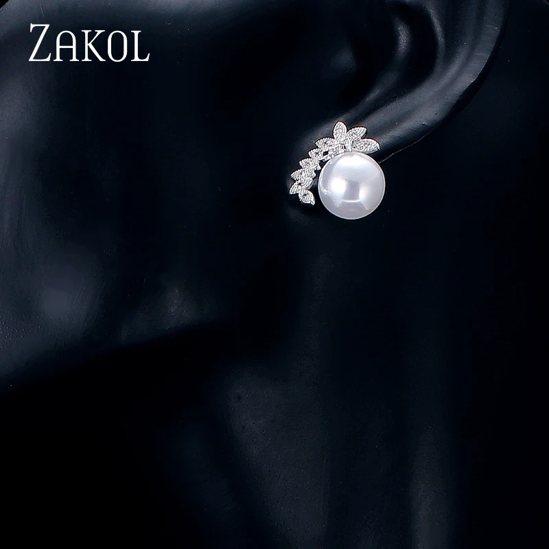 Женские серьги пусеты ZAKOL элегантные с искусственным жемчугом и цирконием