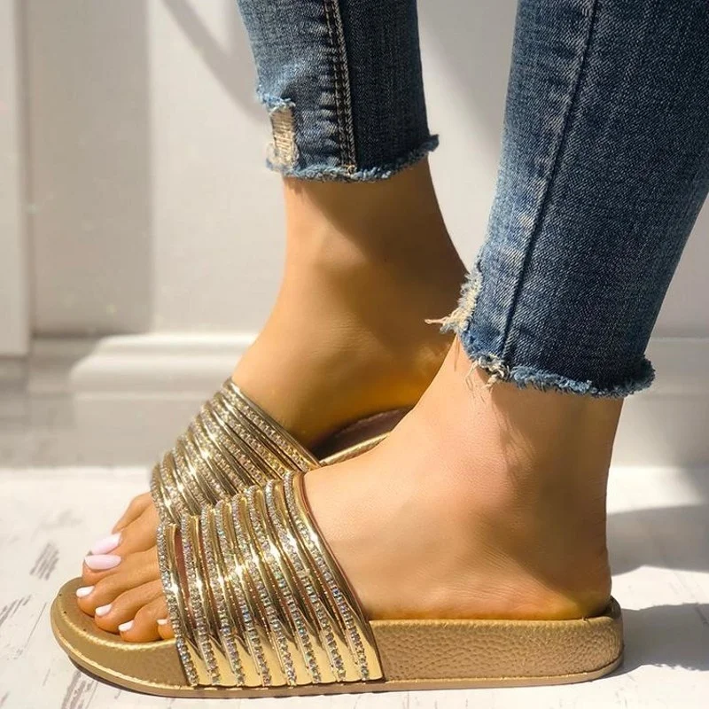 Летние шлепанцы; женская обувь; блестящие разноцветные шлепанцы; Zapatos De Mujer; пляжные шлепанцы на плоской подошве для девочек